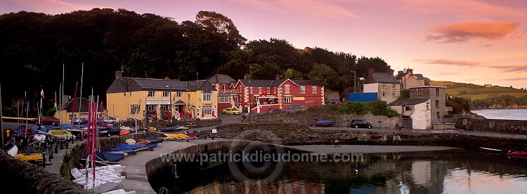 Marine hotel at sunset, Glandore, Ireland  -  Marine Hotel, Irlande  15319