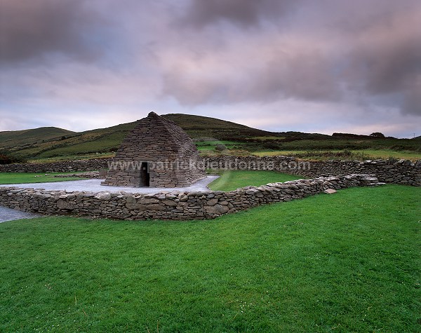 Gallarus Oratory, Dingle, Ireland - Oratoire de Gallarus, Irlande  15235