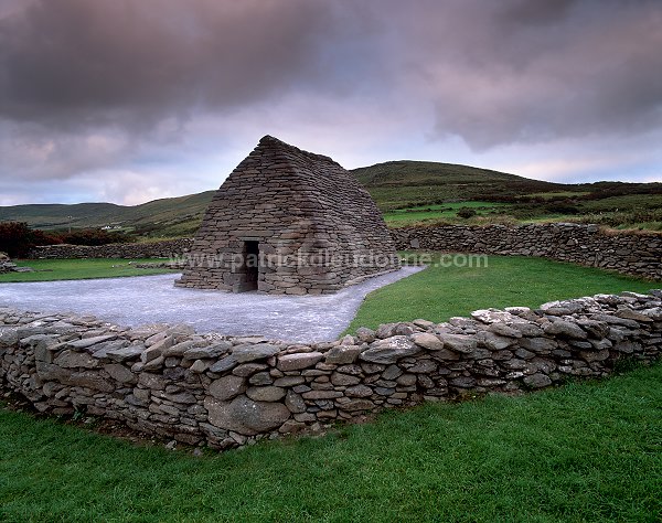 Gallarus Oratory, Dingle, Ireland - Oratoire de Gallarus, Irlande  15236