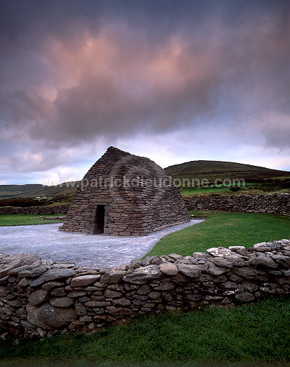 Gallarus Oratory, Dingle, Ireland - Oratoire de Gallarus, Irlande  15237