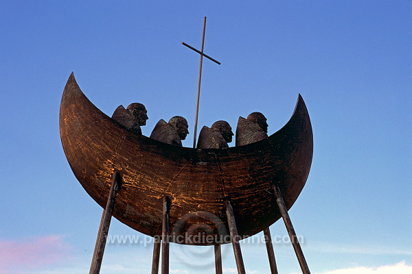 Missionary monks monument, Ireland - Moines missionnaires, Irlande  15282