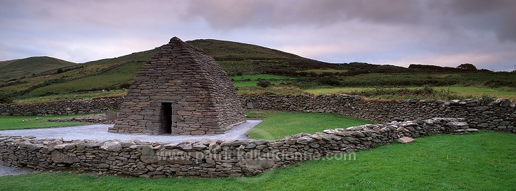 Gallarus Oratory, Dingle, Ireland - Oratoire de Gallarus, Irlande  15239