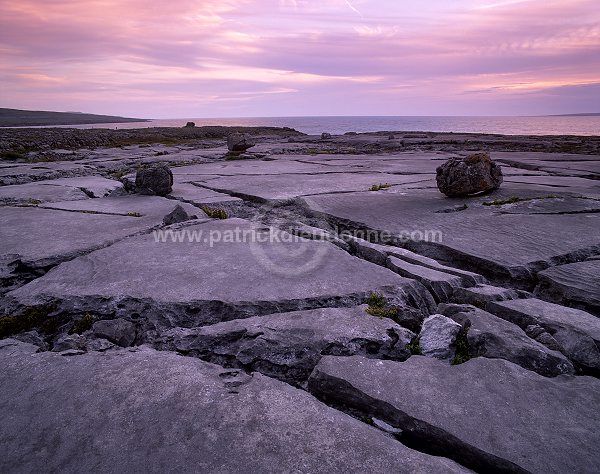 Burren landscape, Co Clare, Ireland - Paysage du Burren, Irlande  15385