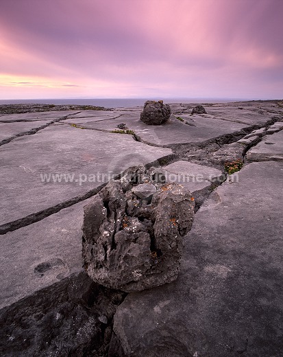 Burren landscape, Co Clare, Ireland - Paysage du Burren, Irlande  15388