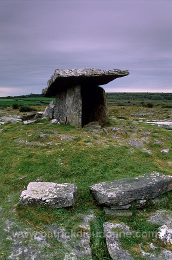 Poulnabrone Dolmen, Burren, Ireland -  Dolmen de Poulnabrone, Irlande  15290