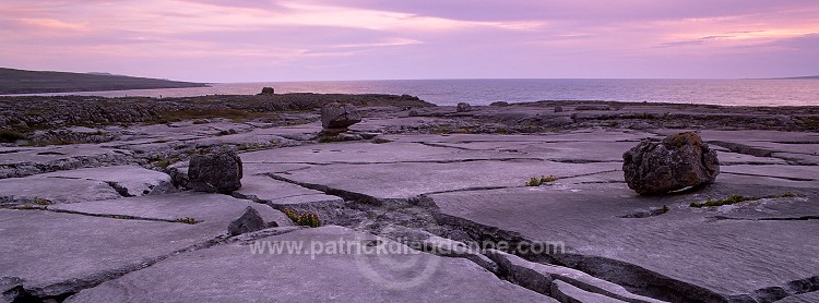 Burren landscape, Co Clare, Ireland - Paysage du Burren, Irlande  15389