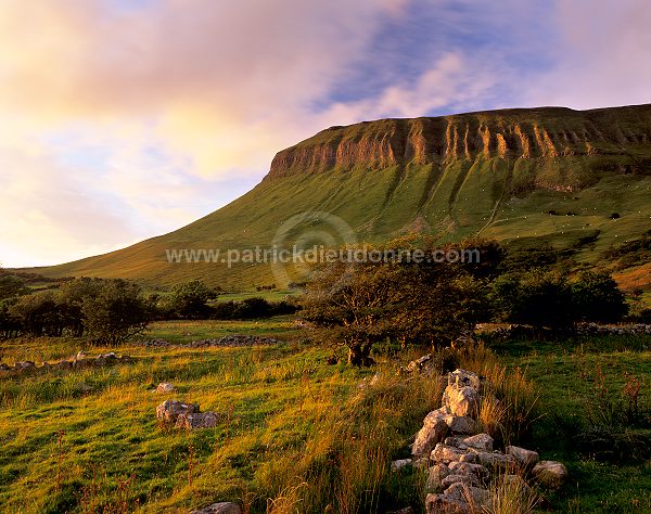 Benbulben at sunset, Sligo, Ireland - Le Benbulben au couchant, Sligo, Irlande 15356