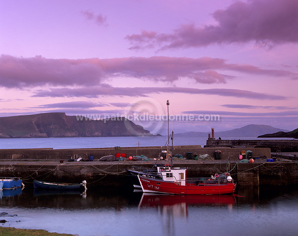 Fishing harbour at sunset, Achill island, Ireland - Petit port, Achill Island, Irlande  15401