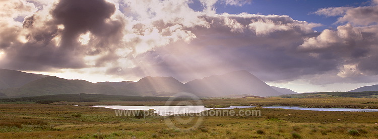 Break over Maumturk Mountains, Ireland -  Eclaircie, Connemara, Irlande  15354