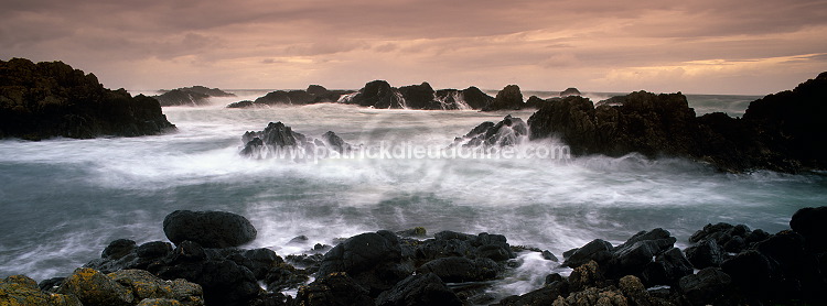Rocky Antrim coast, Ireland (North) - Côte rocheuse, Irlande du Nord  15404