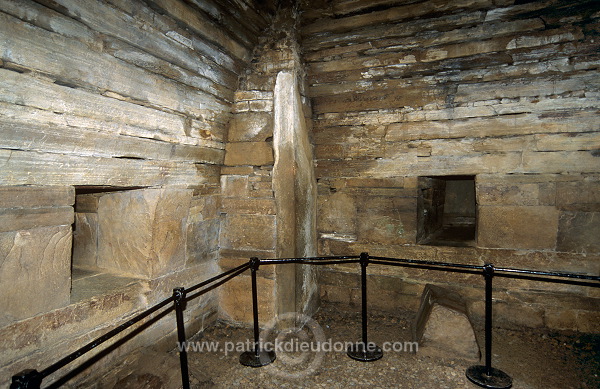 Maes Howe cairn, Orkney, Scotland -  Tombe de Maes Howe, Orcades, Ecosse  15652