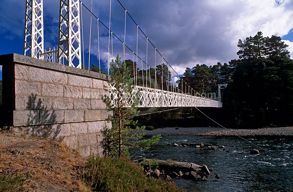 Dee valley, bridge near Braemar, Scotland - Dee, Ecosse - 16218