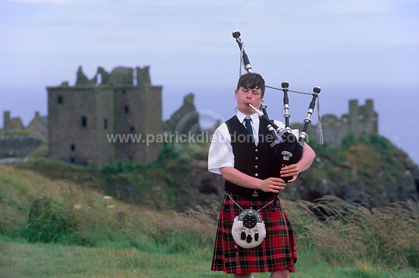 Dunnotar Castle, Grampians, Scotland - Ecosse - 19012