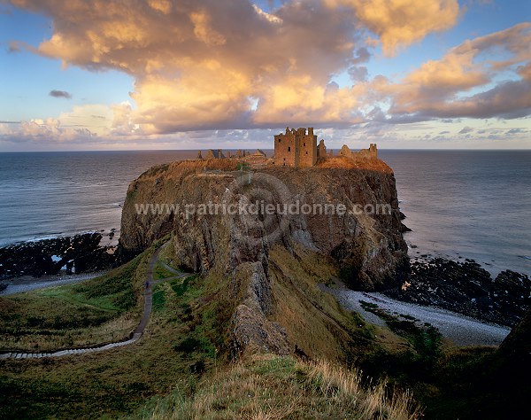 Dunnotar Castle, Grampians, Scotland - Ecosse - 19239