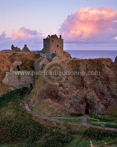 Dunnotar Castle, Grampians, Scotland - Ecosse - 19240