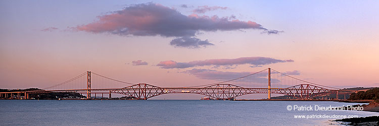 Forth Road Bridge, Scotland. - Pont sur l'estuaire de la Forth, Ecosse  17284