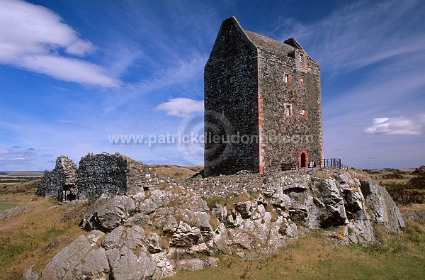 Smailholm Tower, Borders, Scotland - Ecosse - 19033