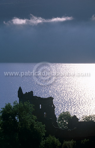 Urquhart Castle & loch Ness, Highlands, Scotland - Ecosse - 19103