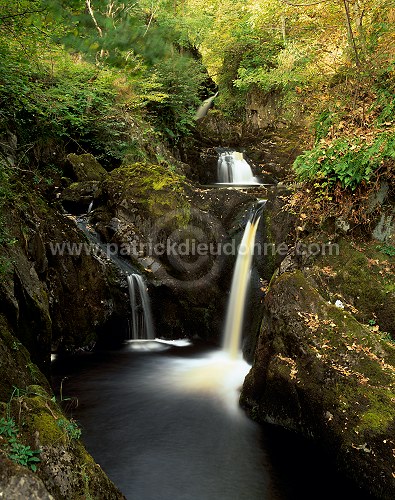 Waterfall, Highlands, Scotland - Ruisseau, Highlands, Ecosse - 15818