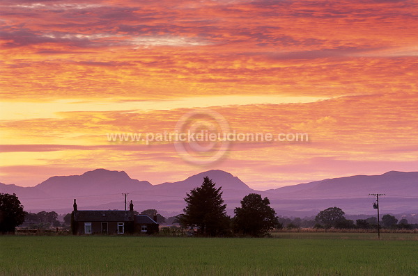 Farmland at sunset, Stirling, Scotland - Ecosse - 16000