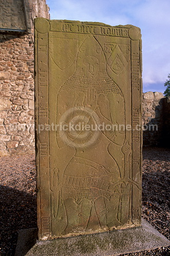 Knight's tomb, Kinkell, Scotland - Chevalier, Ecosse - 16194