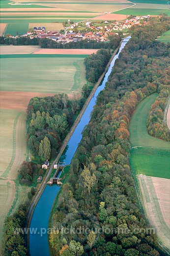 Canal, Isse, Marne (51), France - FMV293