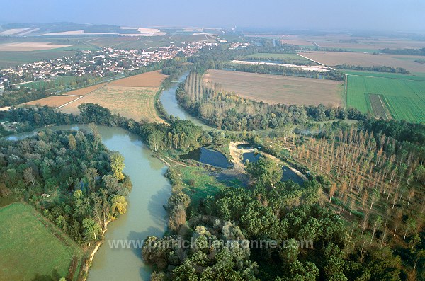 Marne, amont d'Epernay, Marne (51), France - FMV299