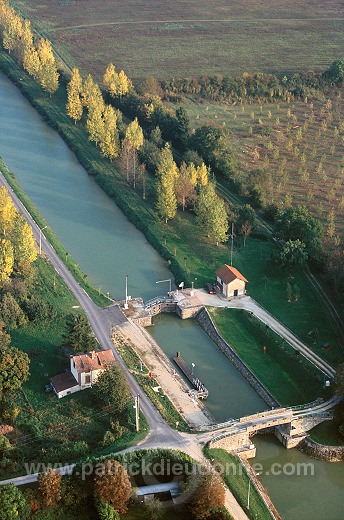 Canal, vers Cumieres, Marne (51), France - FMV312