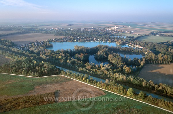 Les Grands Pres, Juvigny (51), Marne, France - FMV333