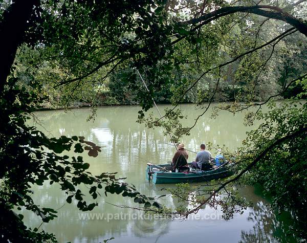 Pecheurs sur la Marne, Marne (51), France - FMV289