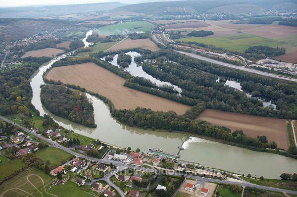 Mezy-Moulins, Aisne (02), France - FMV034