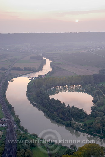 Vallee de Marne vers Courcelles, Aisne (02), France - FMV071