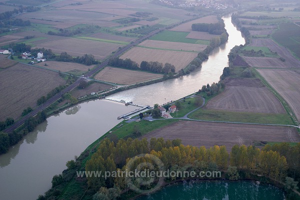 Marne vers Sauvigny, Aisne (02), France. - FMV073