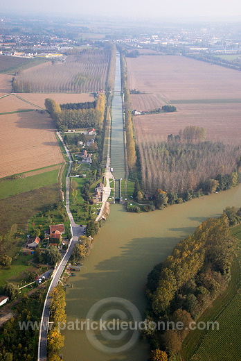 Marne et canal, Marne (51), France - FMV097