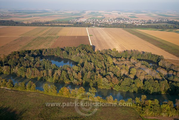 Marne entre Sogny et Coolus, Marne (51), France - FMV170