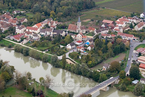 Azy-sur-Marne, Aisne (02), France - FMV236