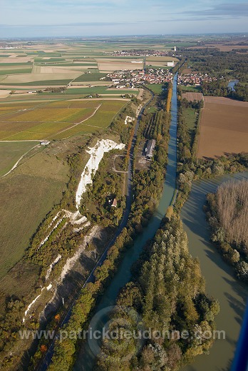 Bisseuil, canal et Marne, Marne (51), France - FMV258