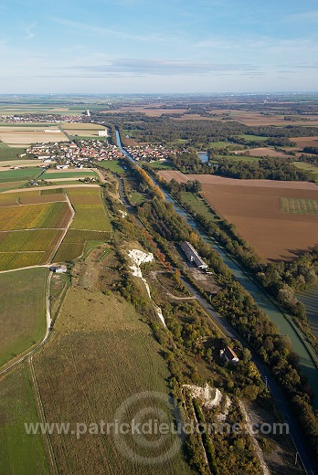 Bisseuil, canal et Marne, Marne (51), France - FMV259