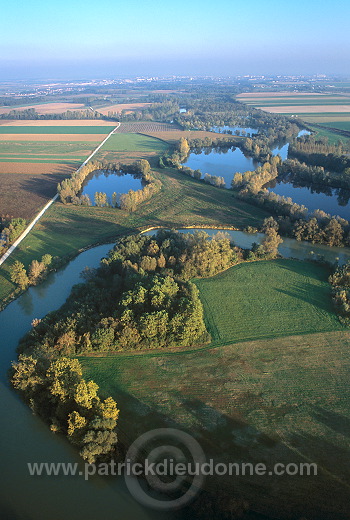 Marne vers  Matougues, Marne (51), France - FMV336