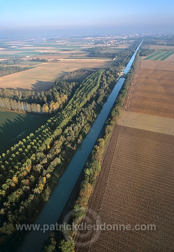 Canal lateral a la Marne (51), France - FMV341