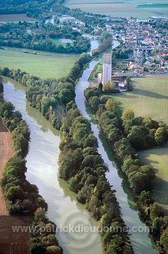 Tours-sur-Marne, Marne (51), France - FMV346