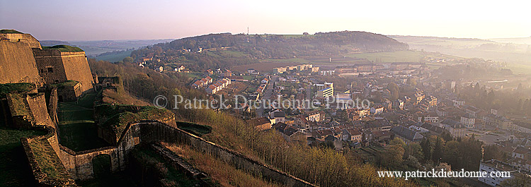 Vue sur Montmédy depuis la citadelle, Meuse, Lorraine, France / View of Montmédy (FLO 67P 0007)