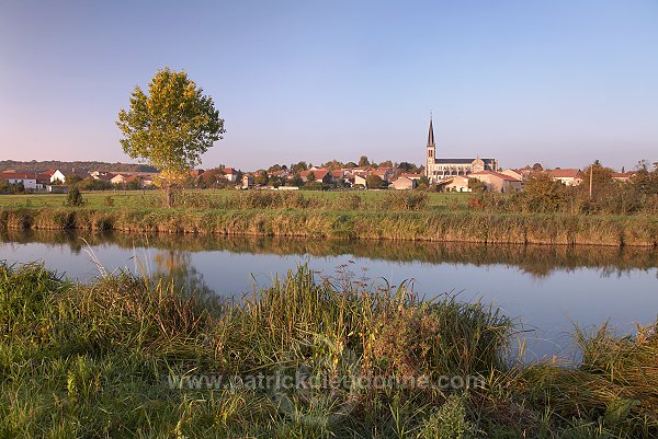 Canal de l'Est, Lacroix-sur-Meuse (55), France -  FME090