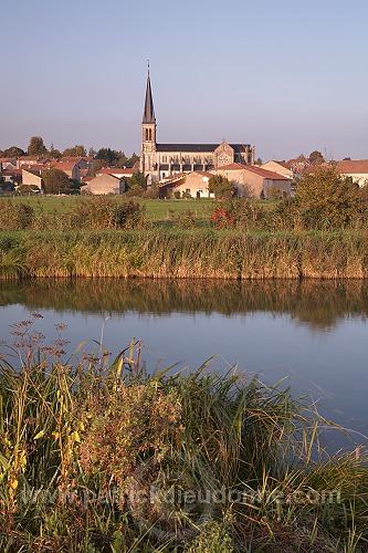 Canal de l'Est, Lacroix-sur-Meuse (55), France - FME092