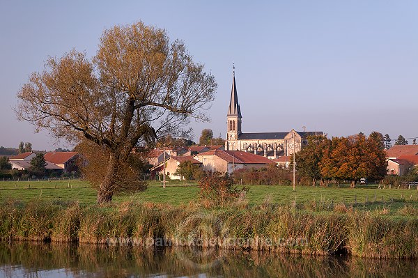 Canal de l'Est, Lacroix-sur-Meuse (55), France - FME095