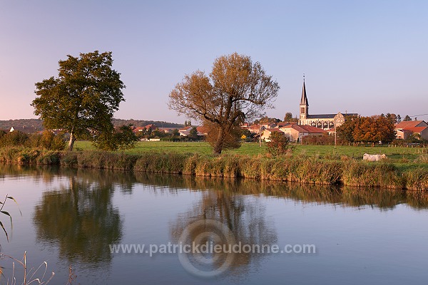 Canal de l'Est, Lacroix-sur-Meuse (55), France - FME093