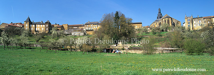 Marville, ancienne cité espagnole, Meuse, Lorraine, France / View of Marville, historic village (FLO 67P 0010)