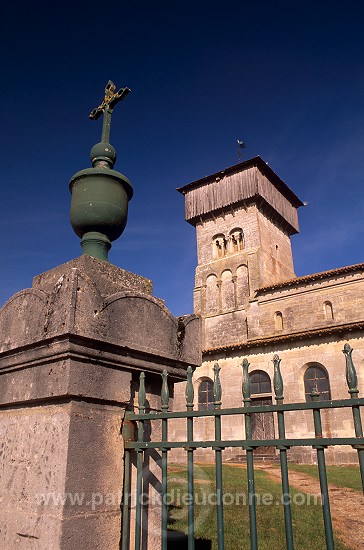 Dugny-sur-Meuse, Meuse - Eglise fortifiee - 18271