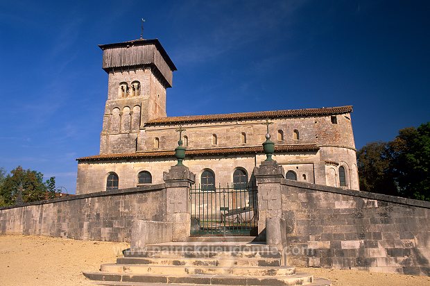 Dugny-sur-Meuse, Meuse - Eglise fortifiee - 18272