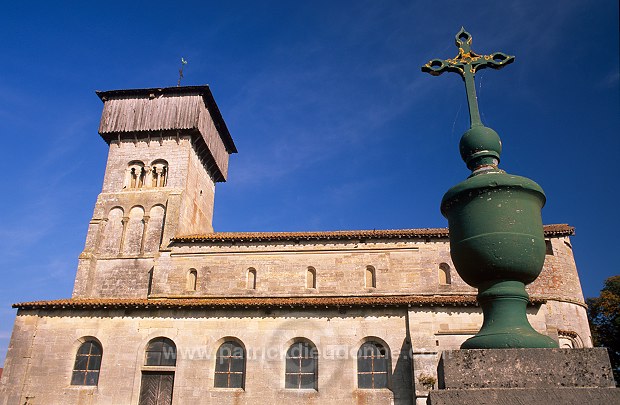 Dugny-sur-Meuse, Meuse - Eglise fortifiee - 18273